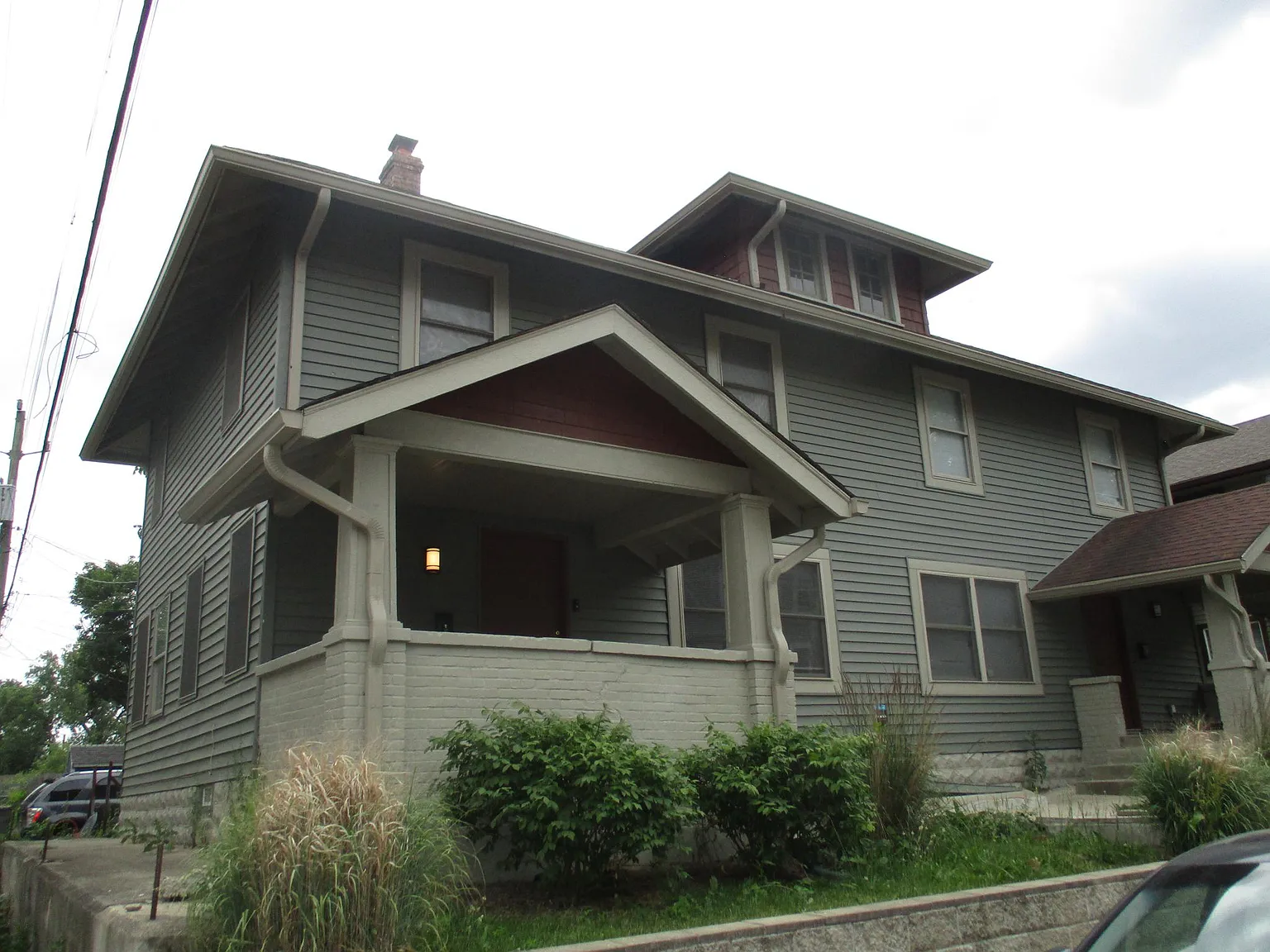 3 bed, 1.5 bath, 1300 sqft, $1,200 — Photo 2