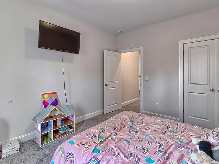 558 Mahonia Rd — Photo 29