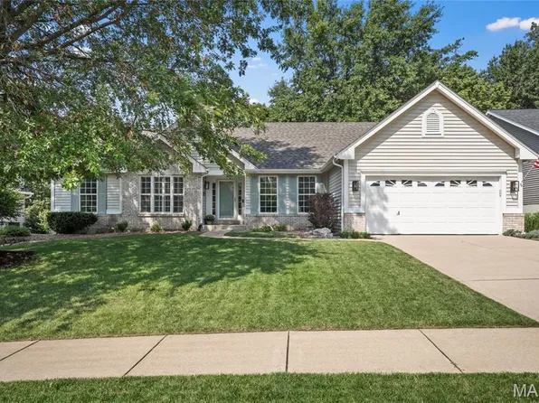 720 Sunset Hills Dr, O'Fallon, MO 63366
