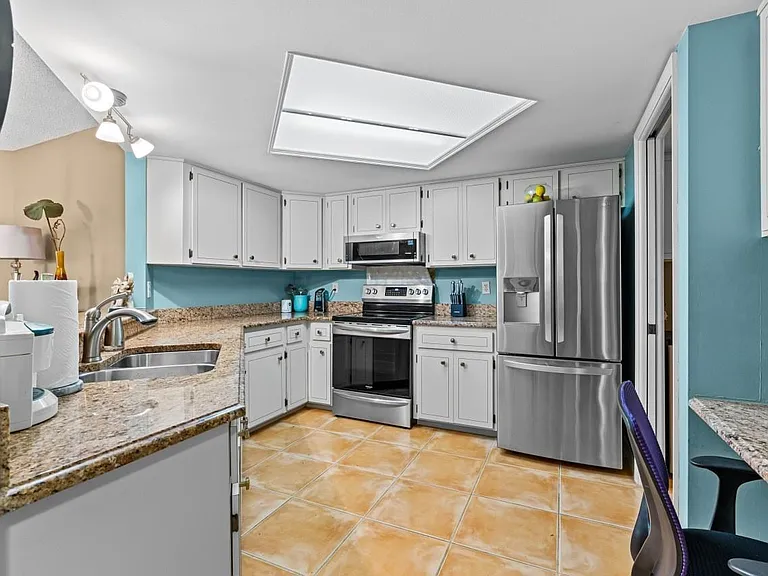1815 Mooringline Dr #2E — Photo 17