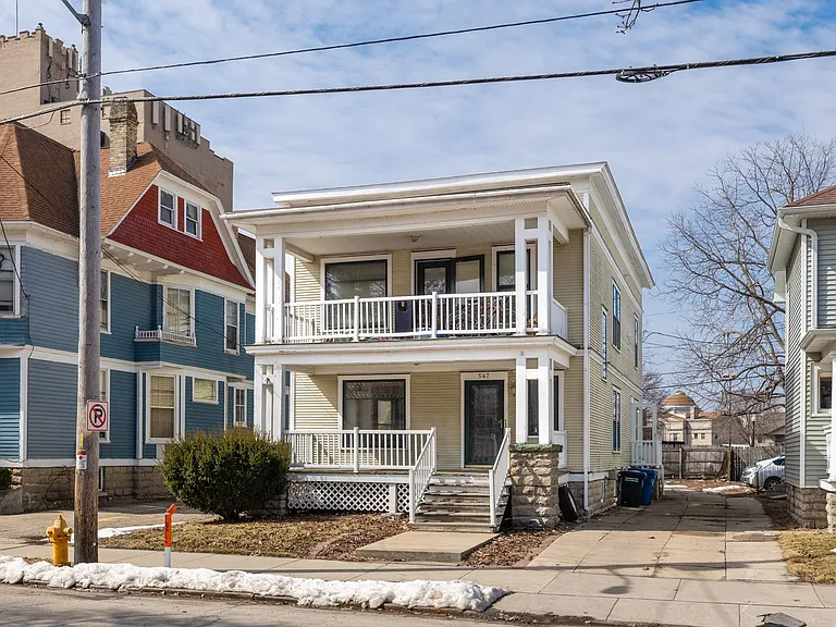 547 Jefferson St — Photo 2