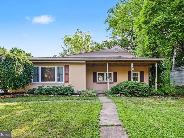 320 4th St, East Pennsboro, PA 17025