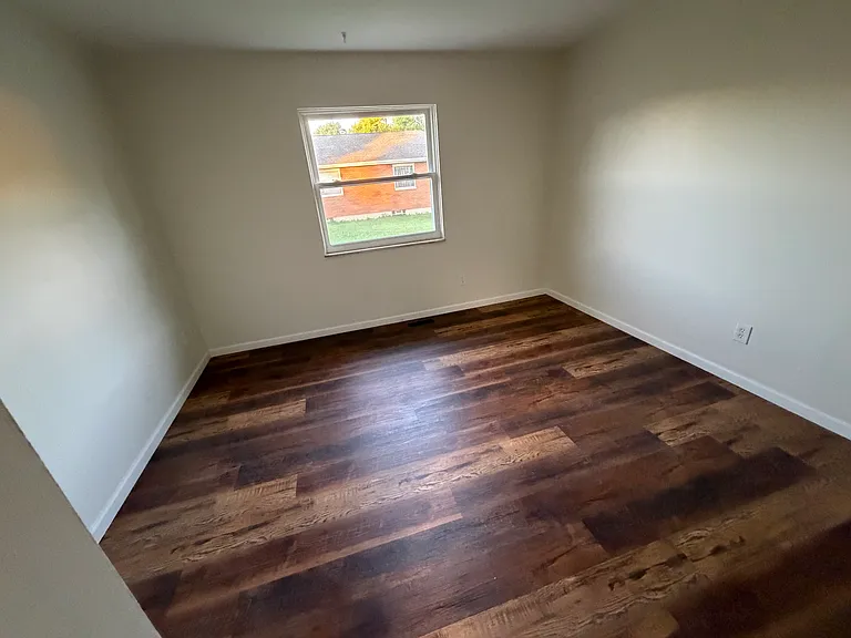 704-706 Kirkwood Dr — Photo 6