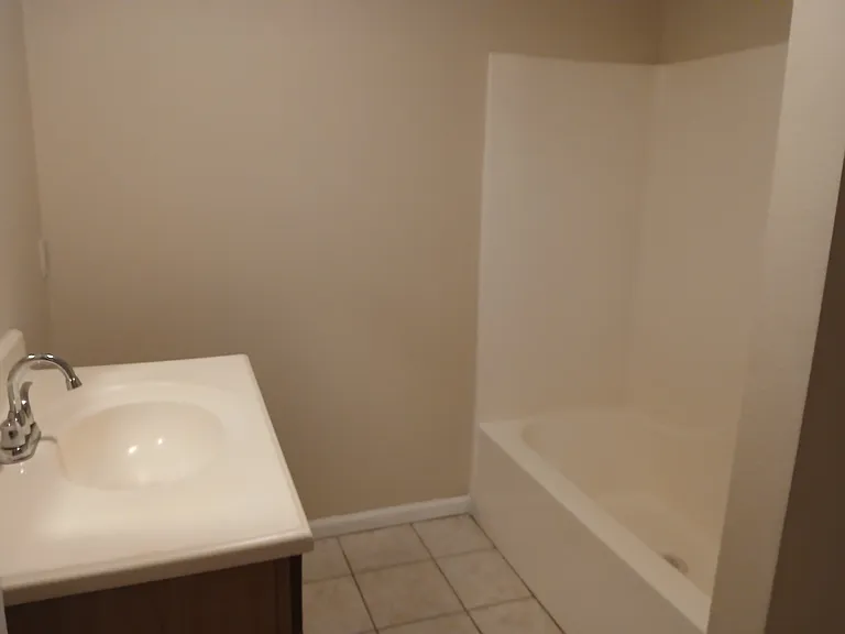 510-2 S Poplar St — Photo 17