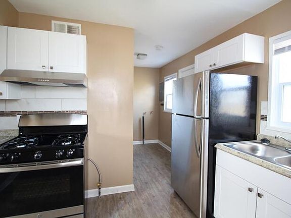 4th image of 9537 Charlotte St