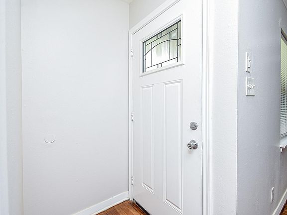 5th image of 7406 Schiller St