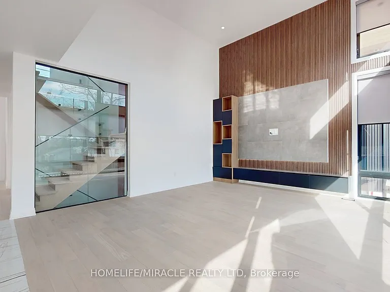 150 Stewart St — Photo 3