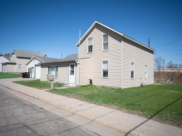 402 2nd St S, Sauk Centre, MN 56378