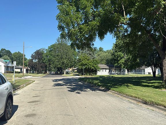 4th image of 2307 Paradise Blvd
