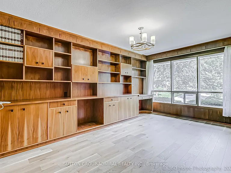 47 Waterloo Ave — Photo 22
