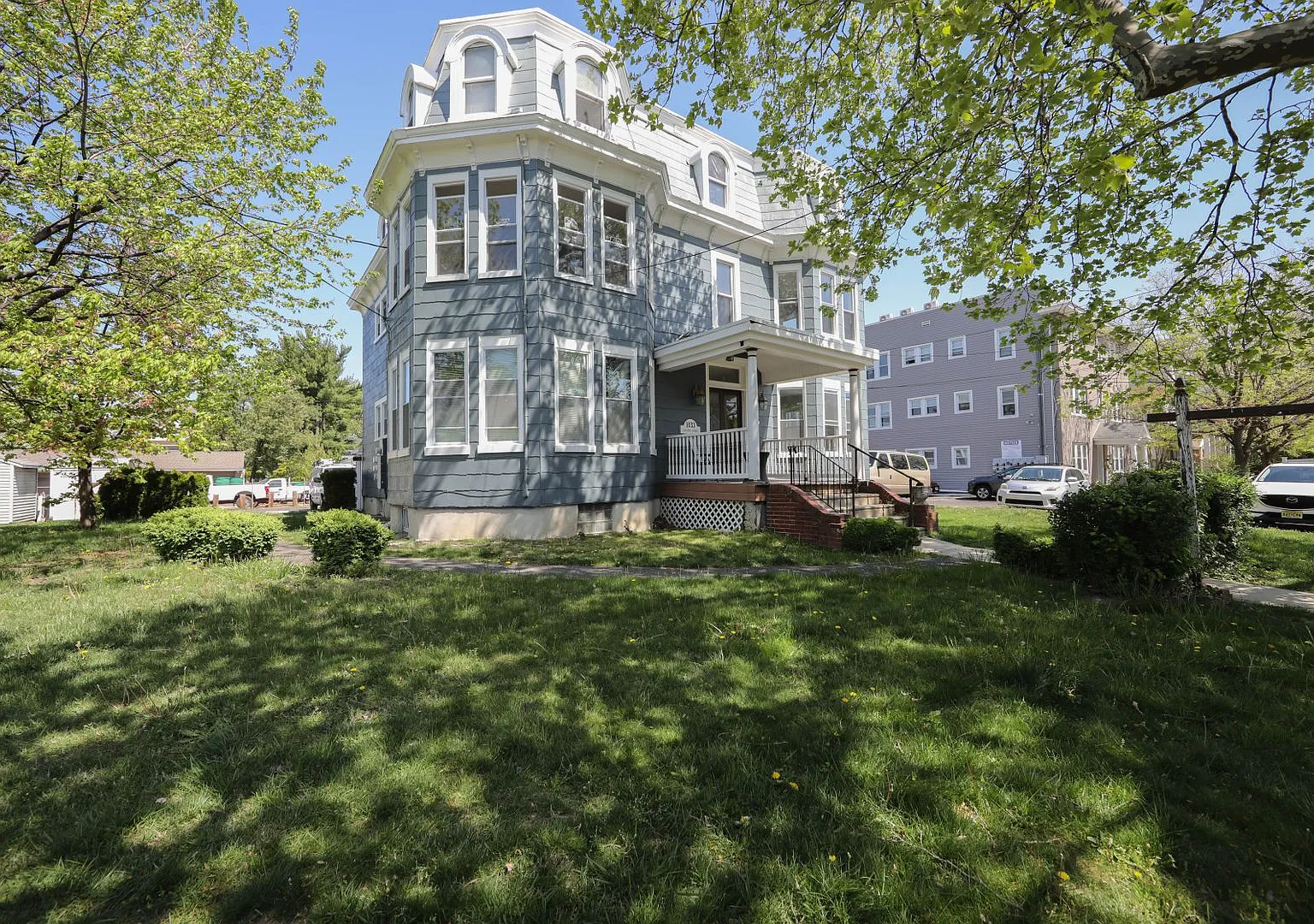 1033 W Collings Ave — Photo 2