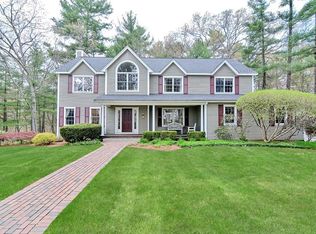 75 Oak Pt, Wrentham, MA 02093