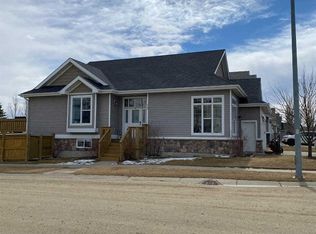 7135 N Henners Rd, Lacombe, AB T4L 0C3