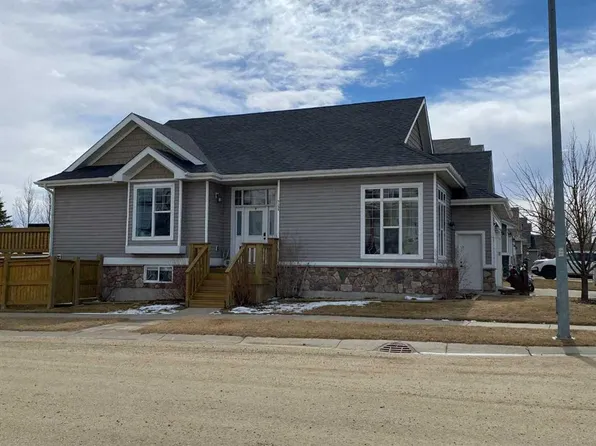 7135 N Henners Rd, Lacombe, AB T4L 0C3