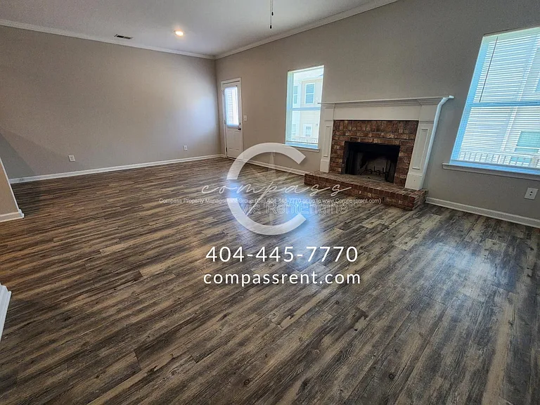 206 Lyndon Way NW — Photo 4