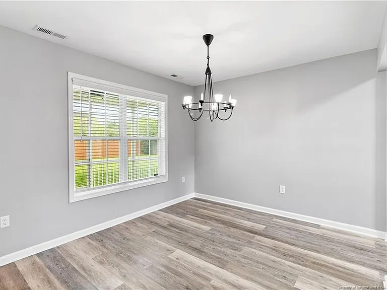 118 Newport Ct — Photo 8