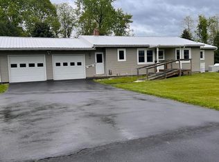14 Pin Oak Dr, Kinderhook, NY 12106