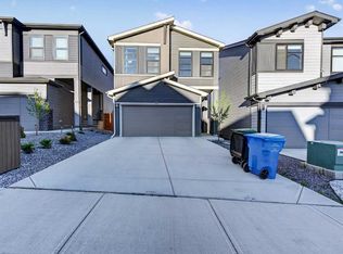 36 W Royston Rise NW, Calgary, AB T3L 0J2