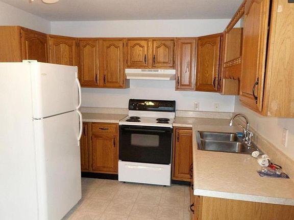 4th image of 225 W Oak St