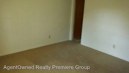 2nd image of 152 Dorchester Manor Blvd #B