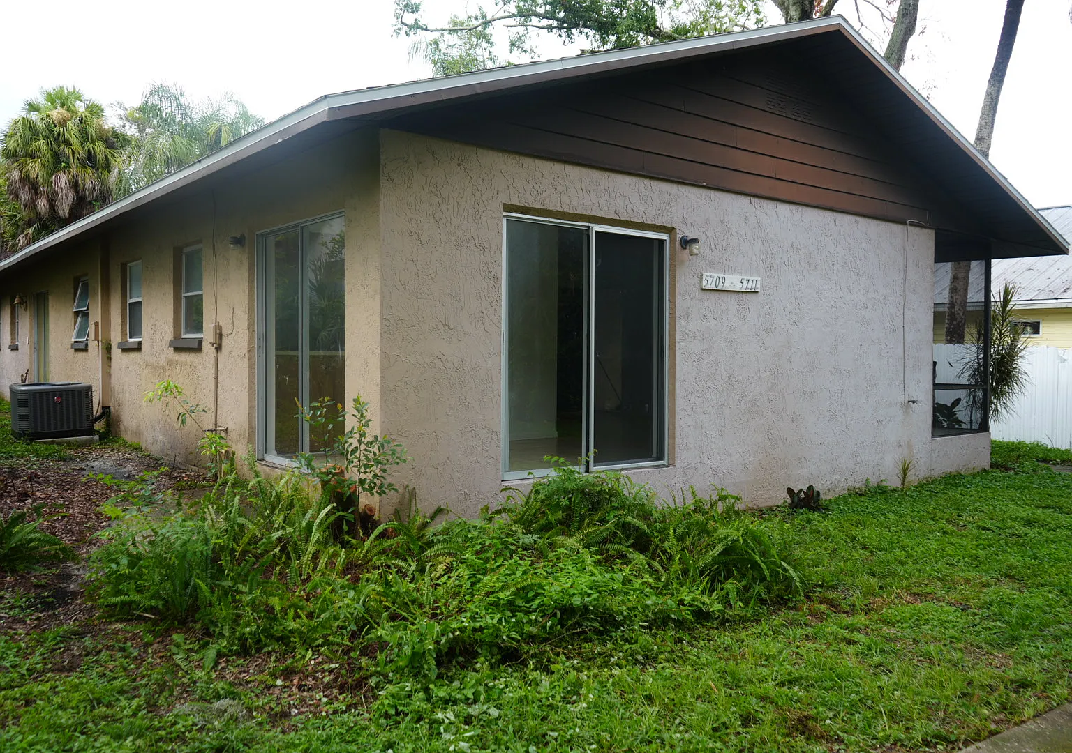 2 bed, 1.5 bath, 950 sqft, $1,300 — Photo 2