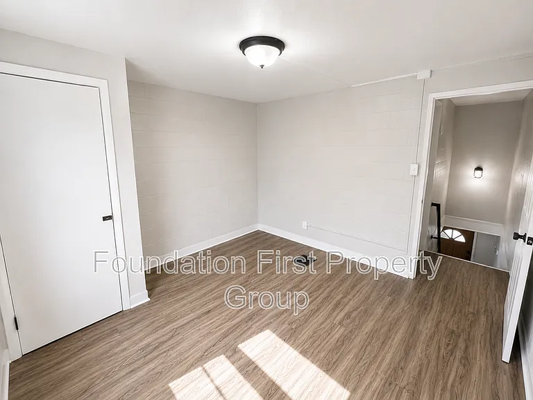 240 W High St #8 — Photo 5