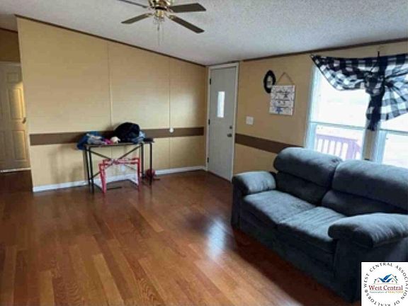 3rd image of 34415 Ratcliff Rd