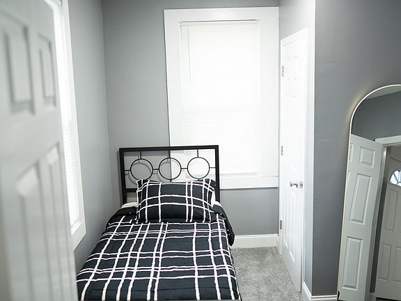 5th image of 951 Homestead St APT 1