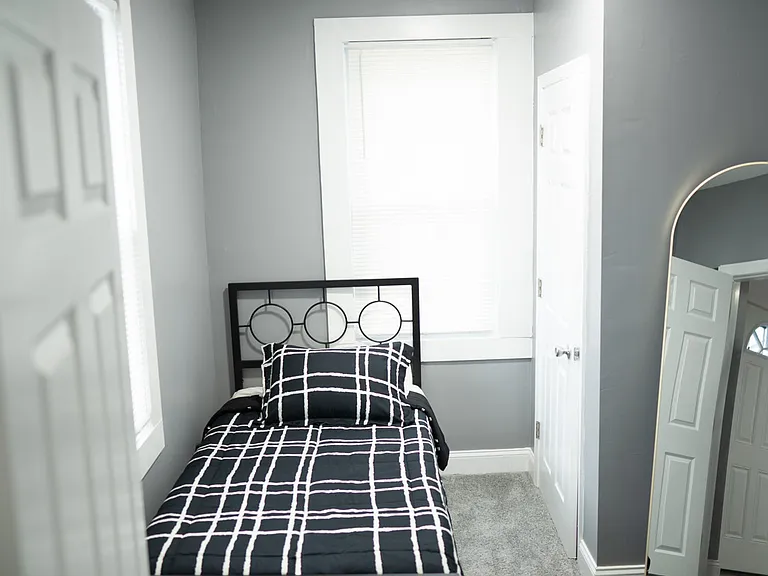 951 Homestead St #1 — Photo 5