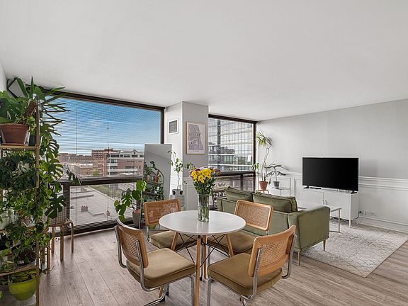 2nd image of 4343 N Clarendon Ave APT 817