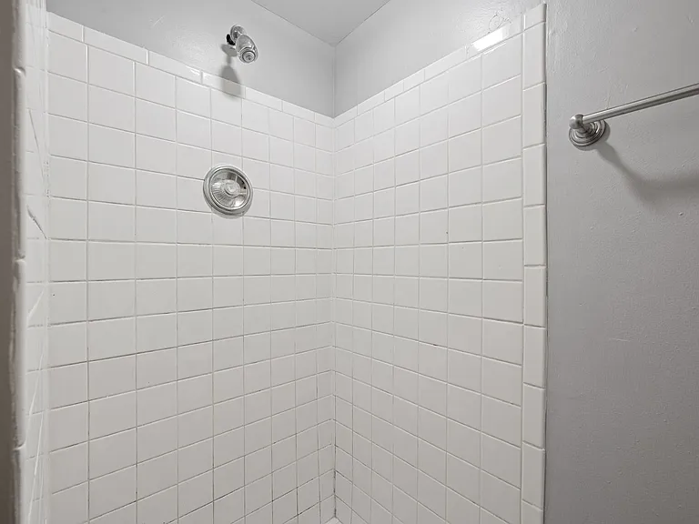 Doolittle 2735 Humboldt Ave S — Photo 14