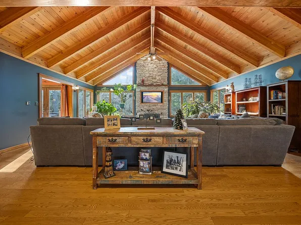 55 Forest Dr, Hillsdale, NJ 07642