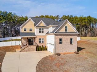 7507 Bentridge Forest Dr, Kernersville, NC 27284