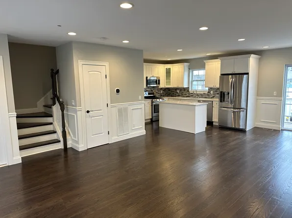 322 Cross St #322, Westbury, NY 11590