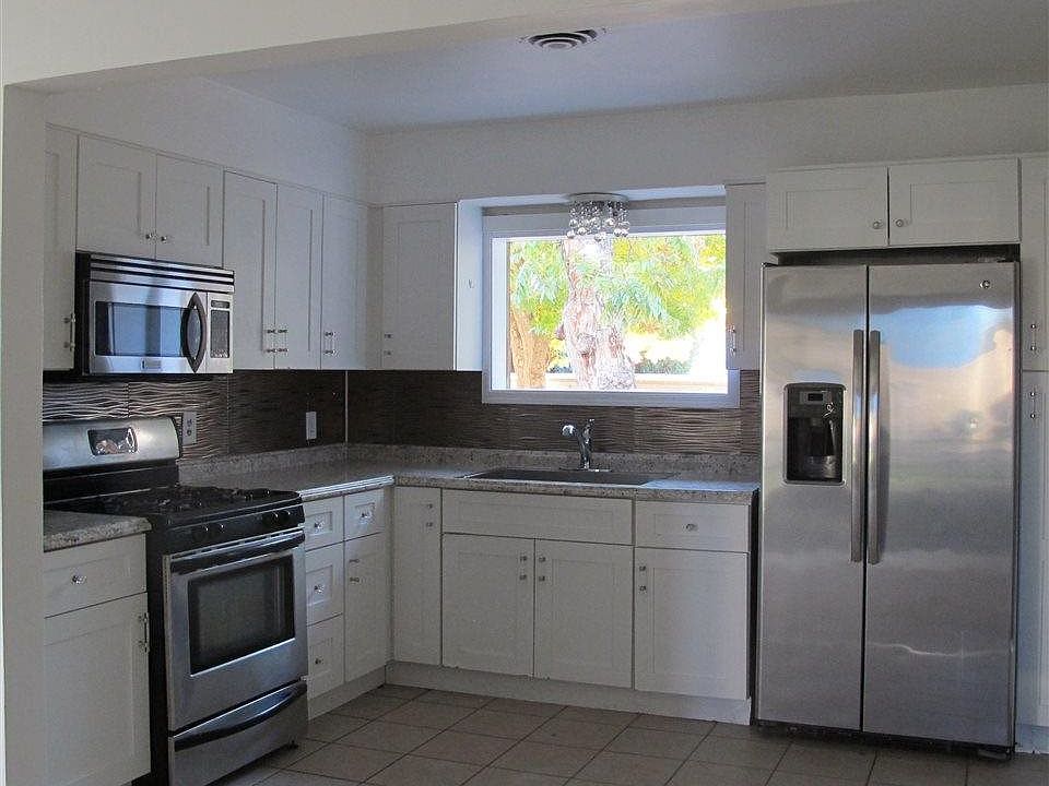 2nd image of 2445 W 3rd St