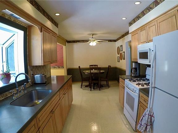 4th image of 10777 Beechwood Dr