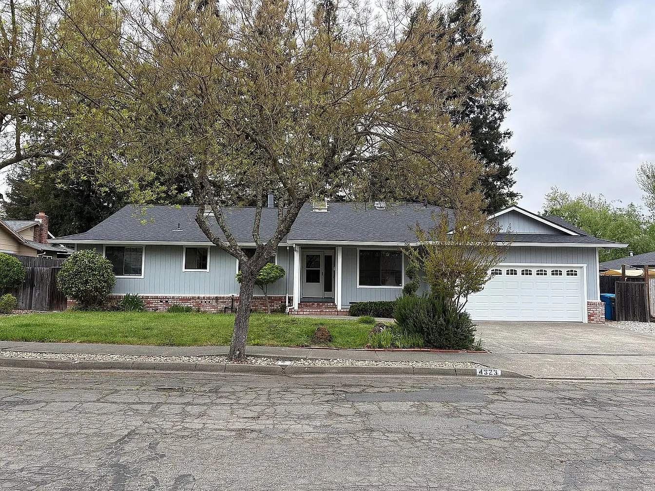 4 bed, 2115 sqft, $4,200 — Photo 1