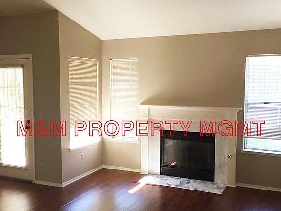 7631 Renaissance Living Room