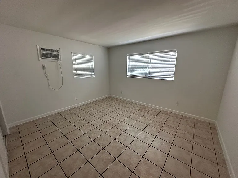 1010 SW 16th Ave — Photo 11