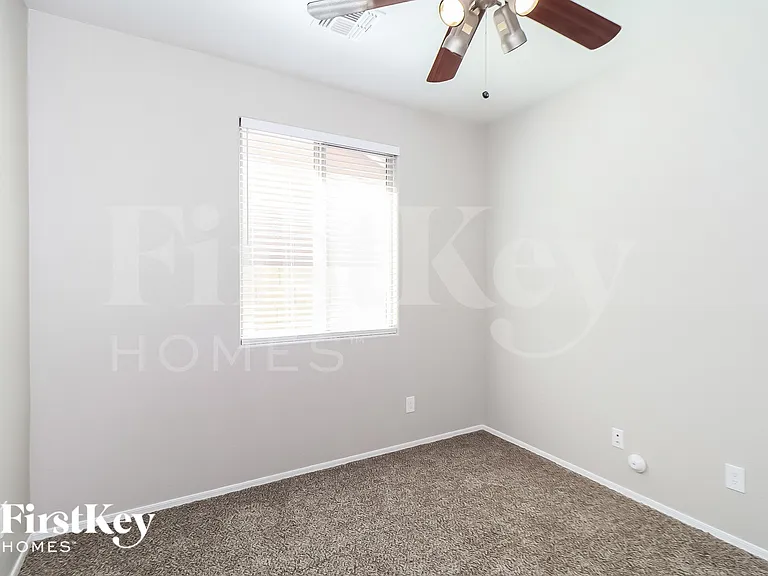 5027 W Saint Catherine Ave — Photo 13