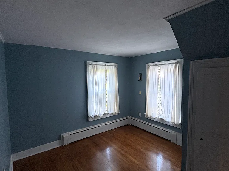 185 Broadway — Photo 4