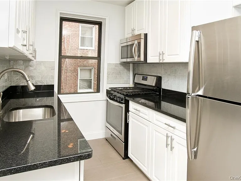140 Hartsdale Avenue — Photo 10