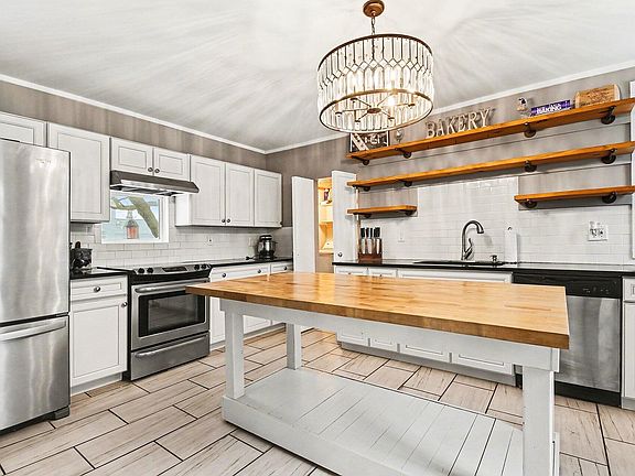 5th image of 1457 Main St