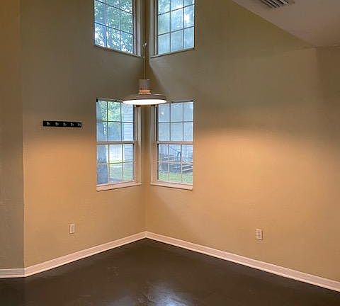 Breakfast/Dining Area