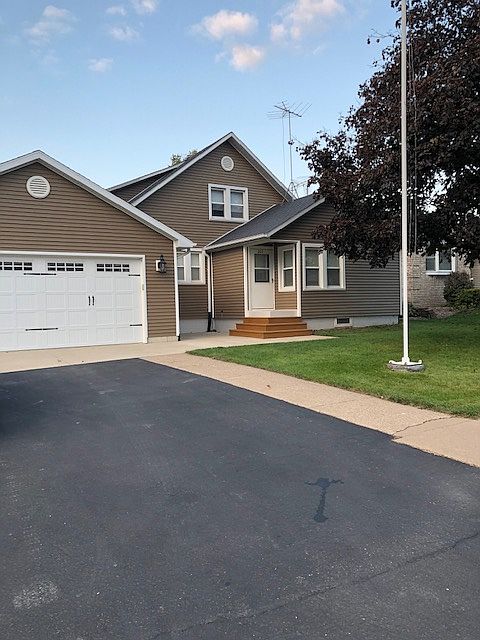 1st image of 203 6th Ave NE