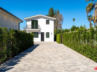 23247 Calvert St, Woodland Hills, CA 91367
