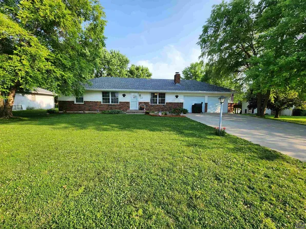 105 Spruce Dr, Bendena, KS 66008