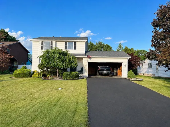 7001 Rebecca Dr, Niagara Falls, NY 14304