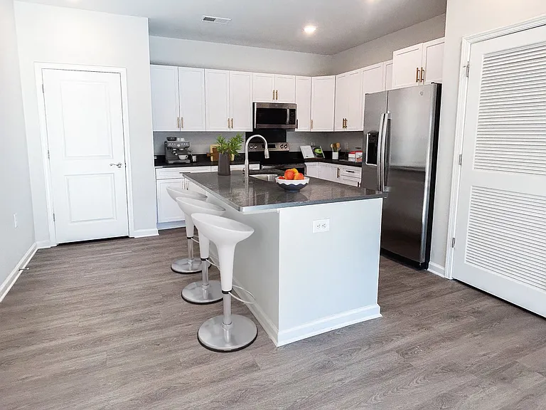 The Grande at Geyser Falls Luxury Apartments — Photo 32