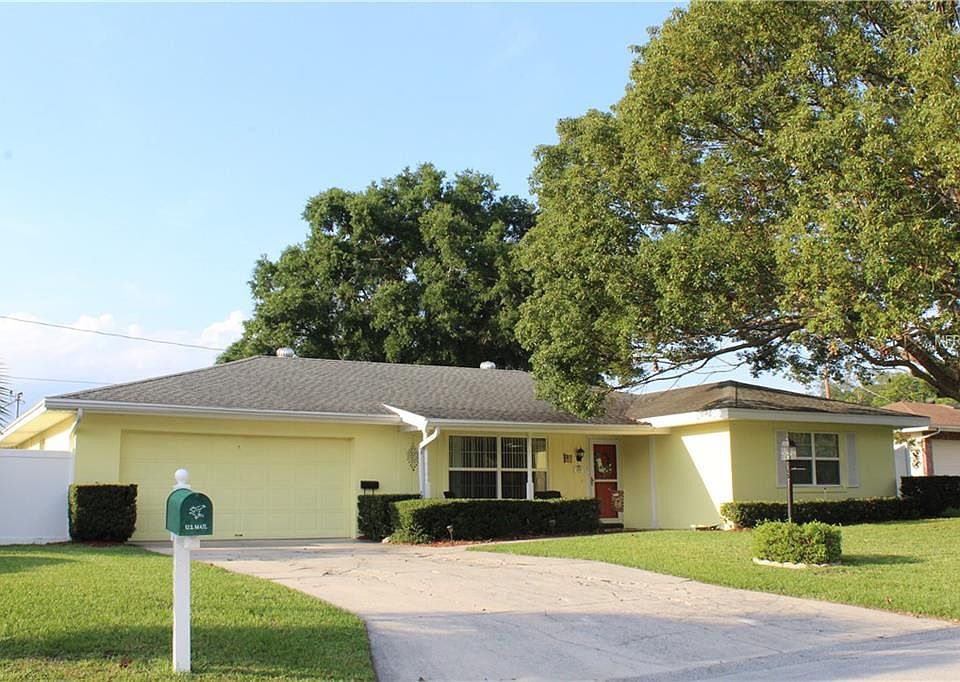 1st image of 208 Chaucer Ln